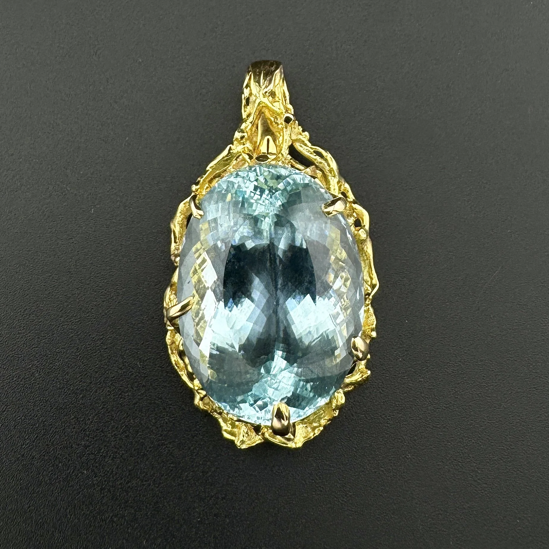 27CT OVAL AQUAMARINE FREE FORM BRUTALIST PENDANT - 14K YELLOW GOLD