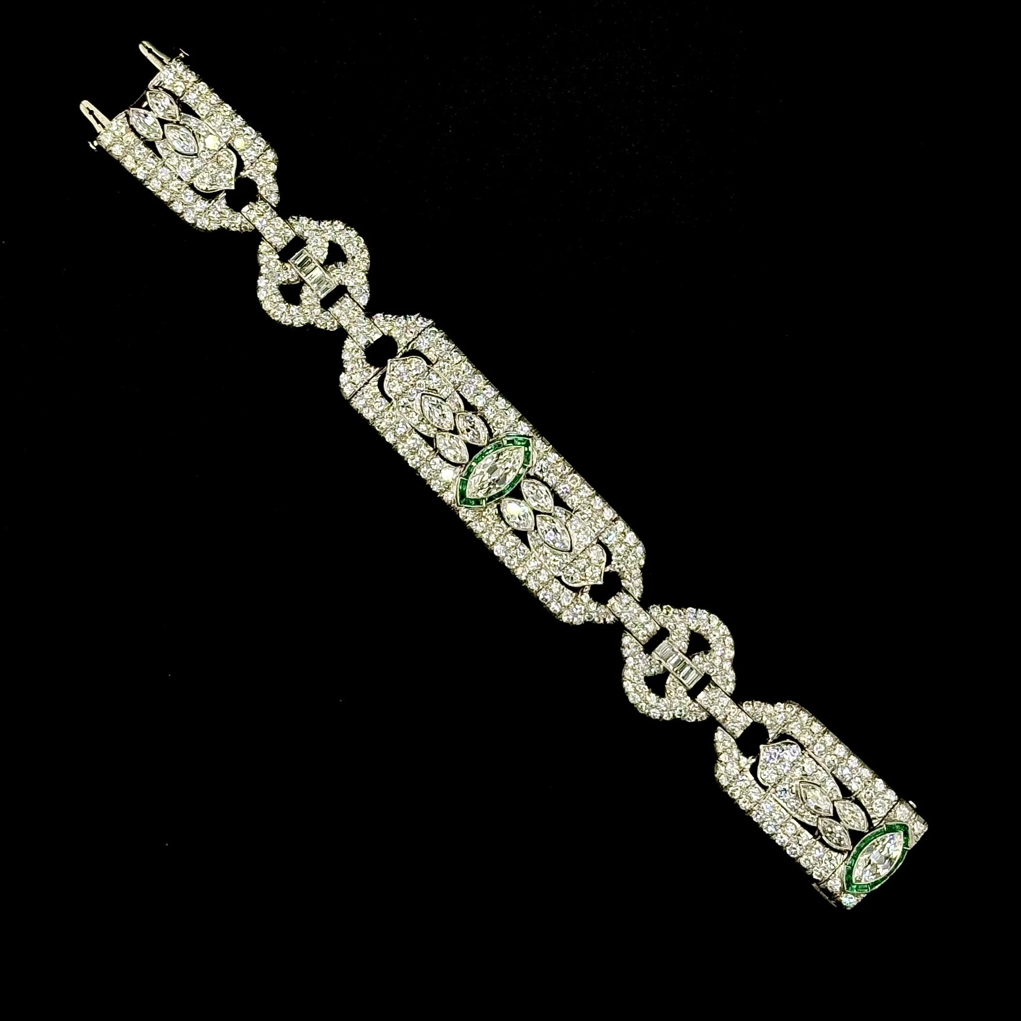 ART DECO 13.60CTW SI1 F-G DIAMOND & 0.36CTW EMERALD BRACELET - PLAT - 7" - 1930S