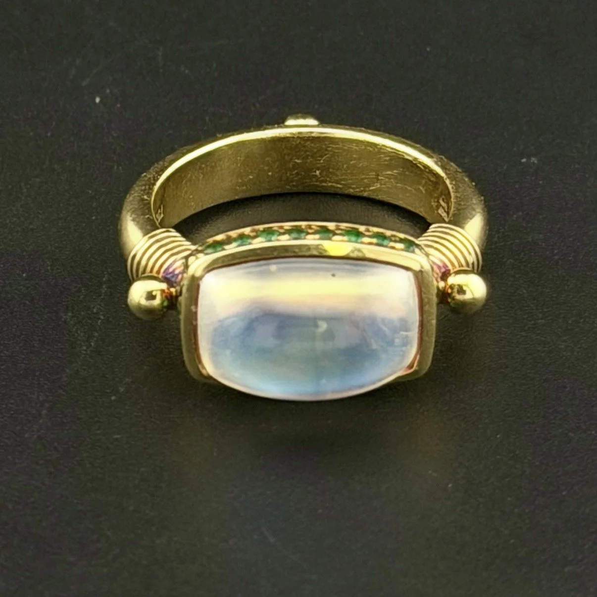 TEMPLE ST CLAIR MOONSTONE + GREEN SAPPHIRE 18K YELLOW GOLD 9.55 G