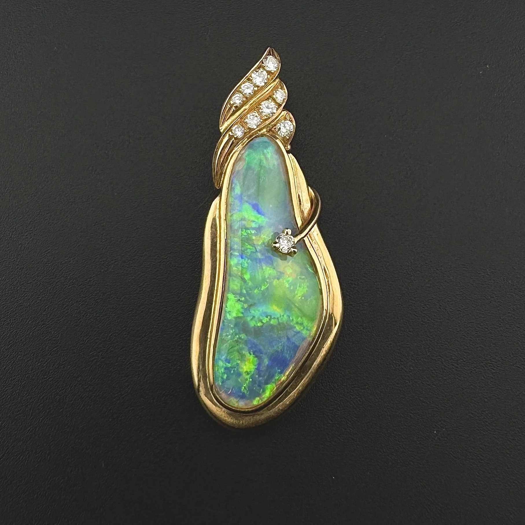 WHITE AUSTRALIAN OPAL & 0.25CTW ROUND DIAMOND PENDANT - 14K YELLOW GOLD