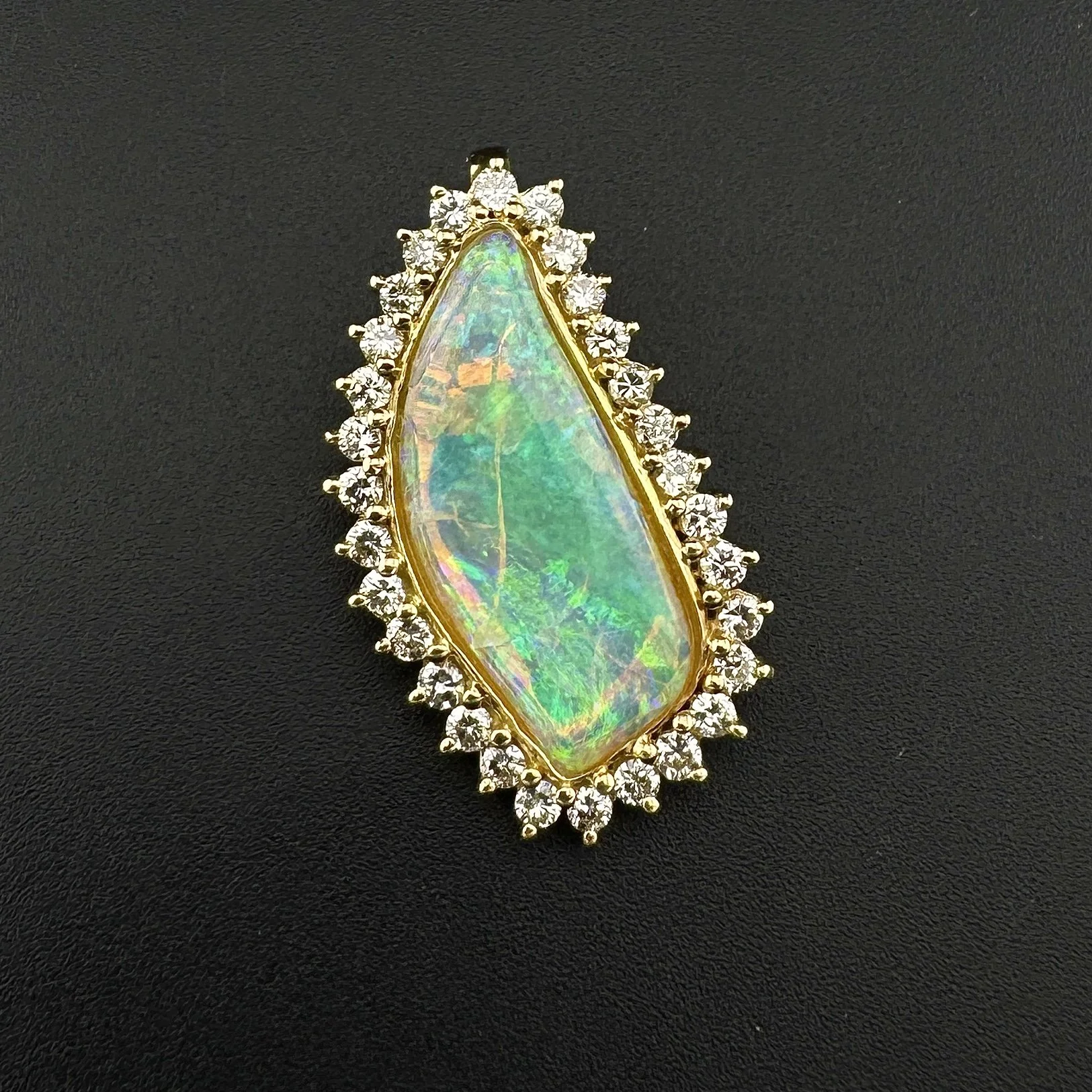 WHITE AUSTRALIAN OPAL & 0.90CTW ROUND DIAMOND PENDANT - 14K YELLOW GOLD
