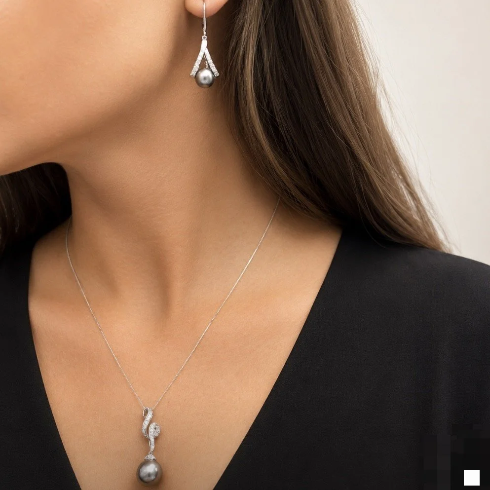0.60CTW ROUND DIAMOND & TAHITIAN PEARL NECKLACE / EARRINGS SET - 18K & 14K WG