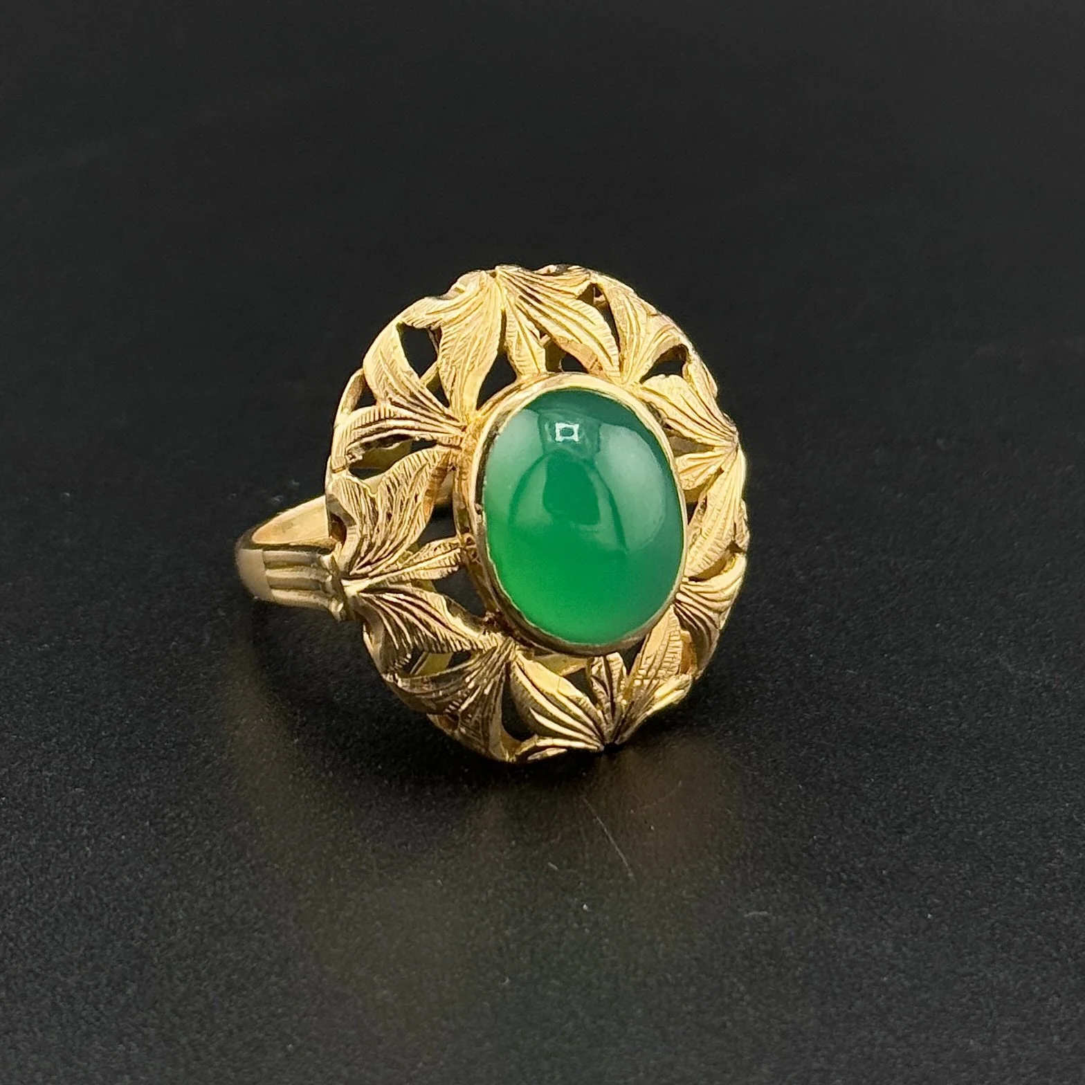 4CT CABOCHON CHRYOPRASE RING - 18K YELLOW GOLD - SZ 7.75