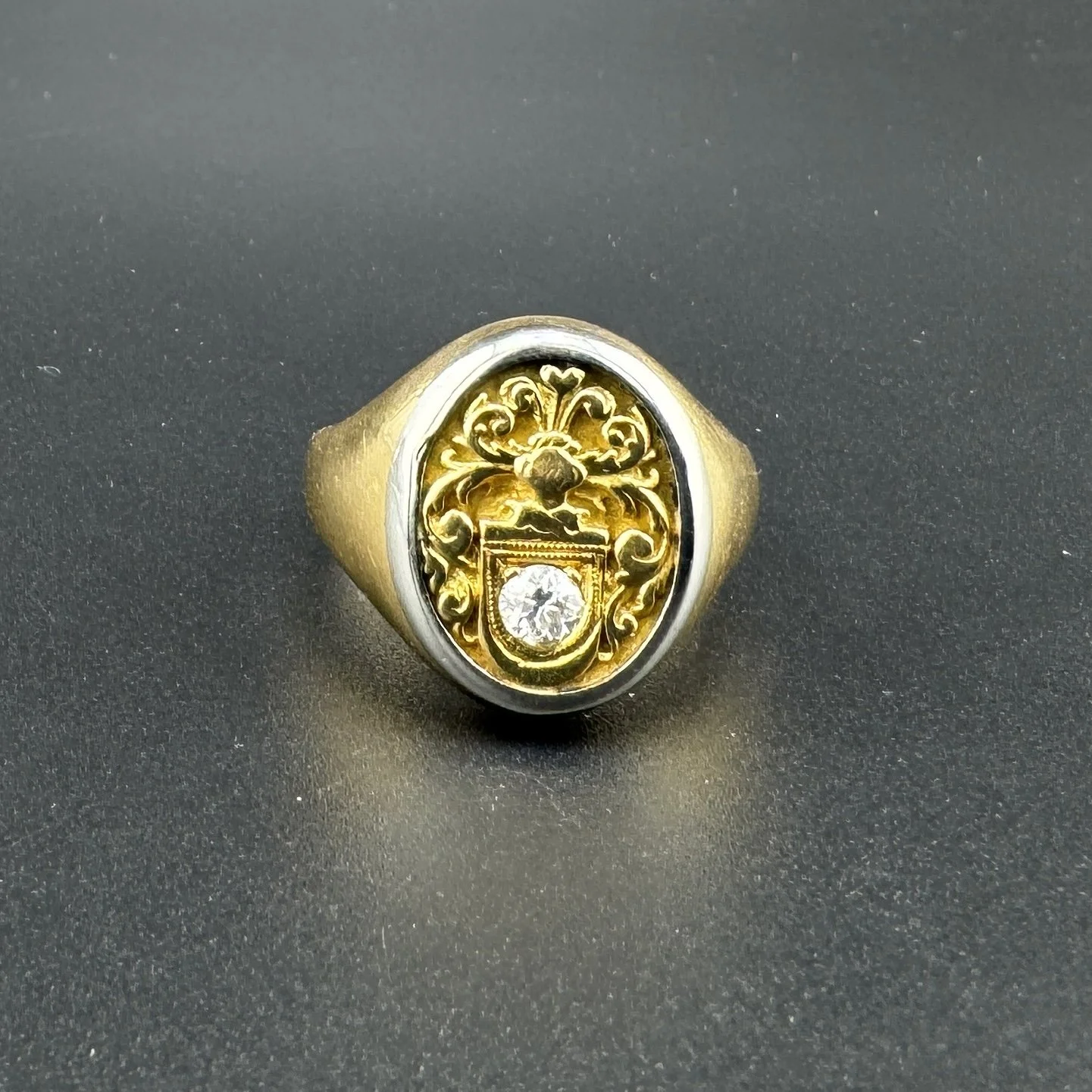 MENS ITALIAN 0.20CT DIAMOND FLEUR DE LIS SIGNET RING - 18K YG - SZ 10.75