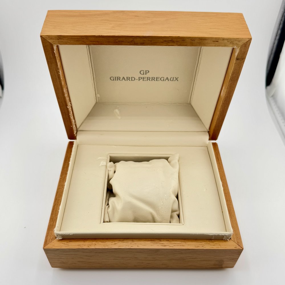 Ladies Girard Perregaux 8039 Date MOP Diamond Dial Stainless Steel