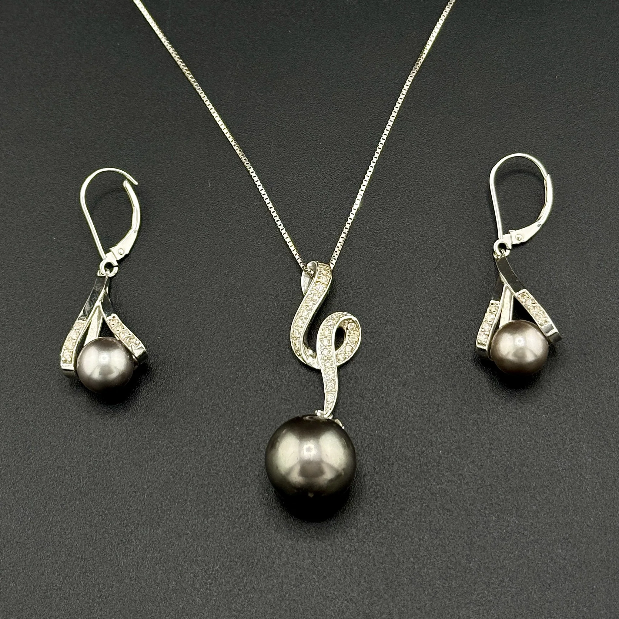 0.60CTW ROUND DIAMOND & TAHITIAN PEARL NECKLACE / EARRINGS SET - 18K & 14K WG