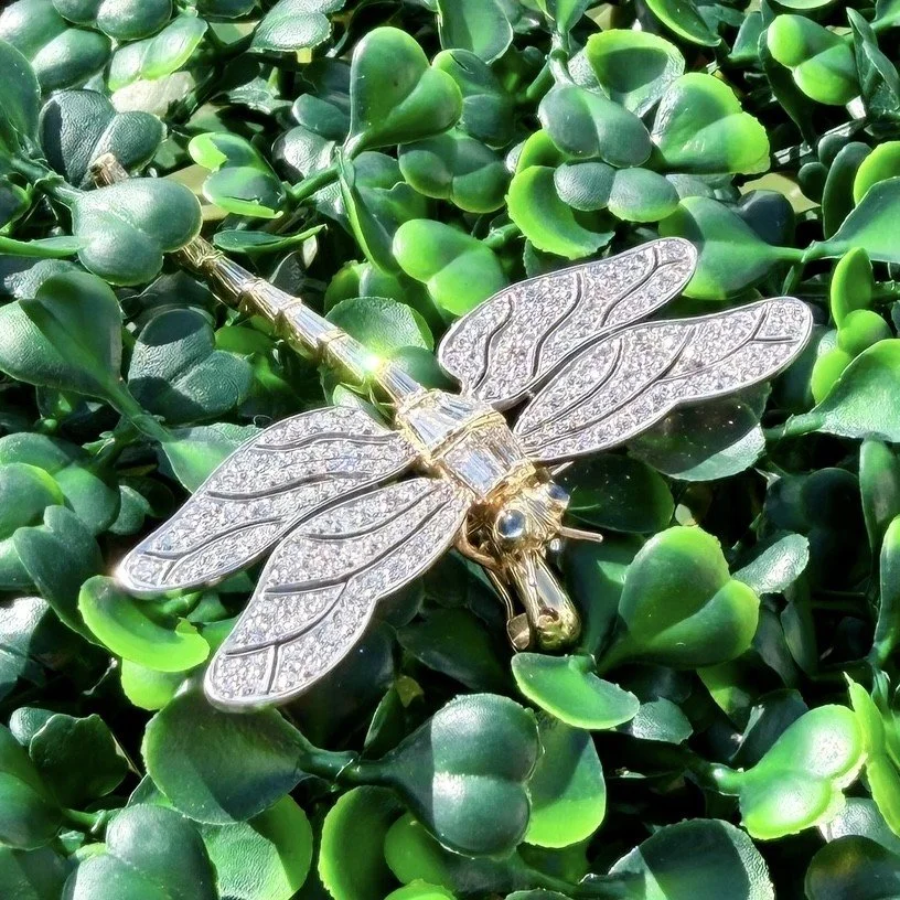 VINTAGE 18KW/YG VS1 F-DIAMOND 3CTW DRAGONFLY PIN AND PENDANT WITH SAPPHIRE EYES