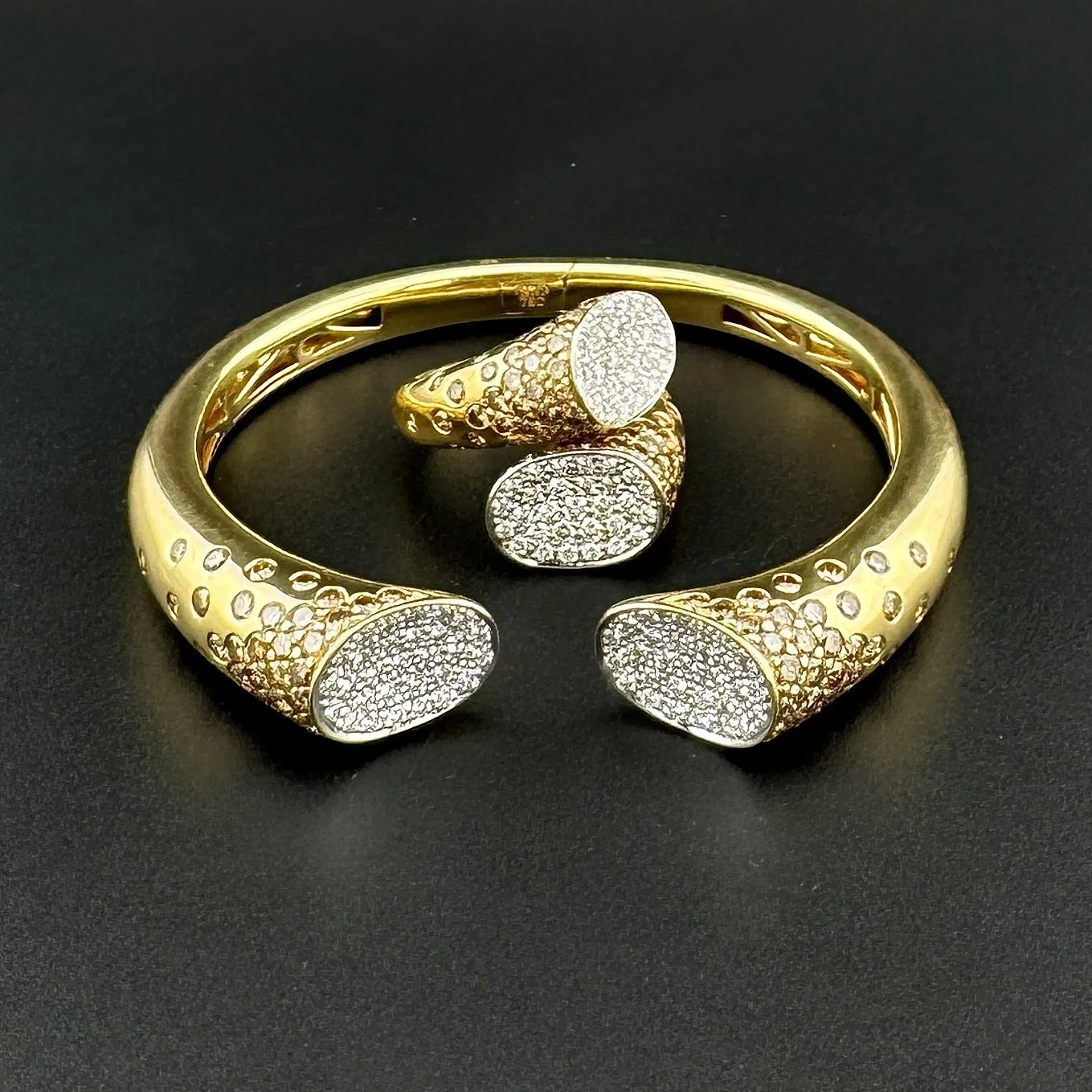 6.21CTW PAVE WHITE & COGNAC DIAMOND CUFF BRACELET / RING SET - 18K YELLOW GOLD