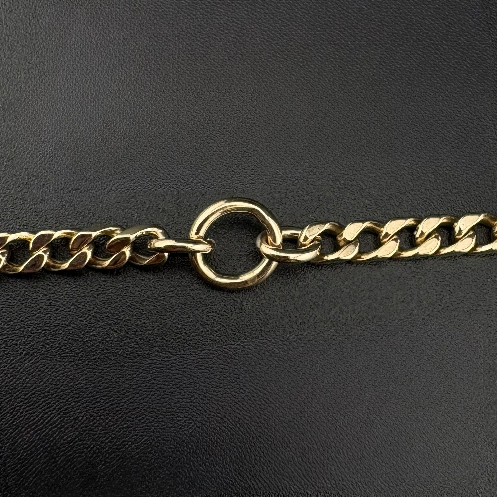 CHAIN3.jpeg