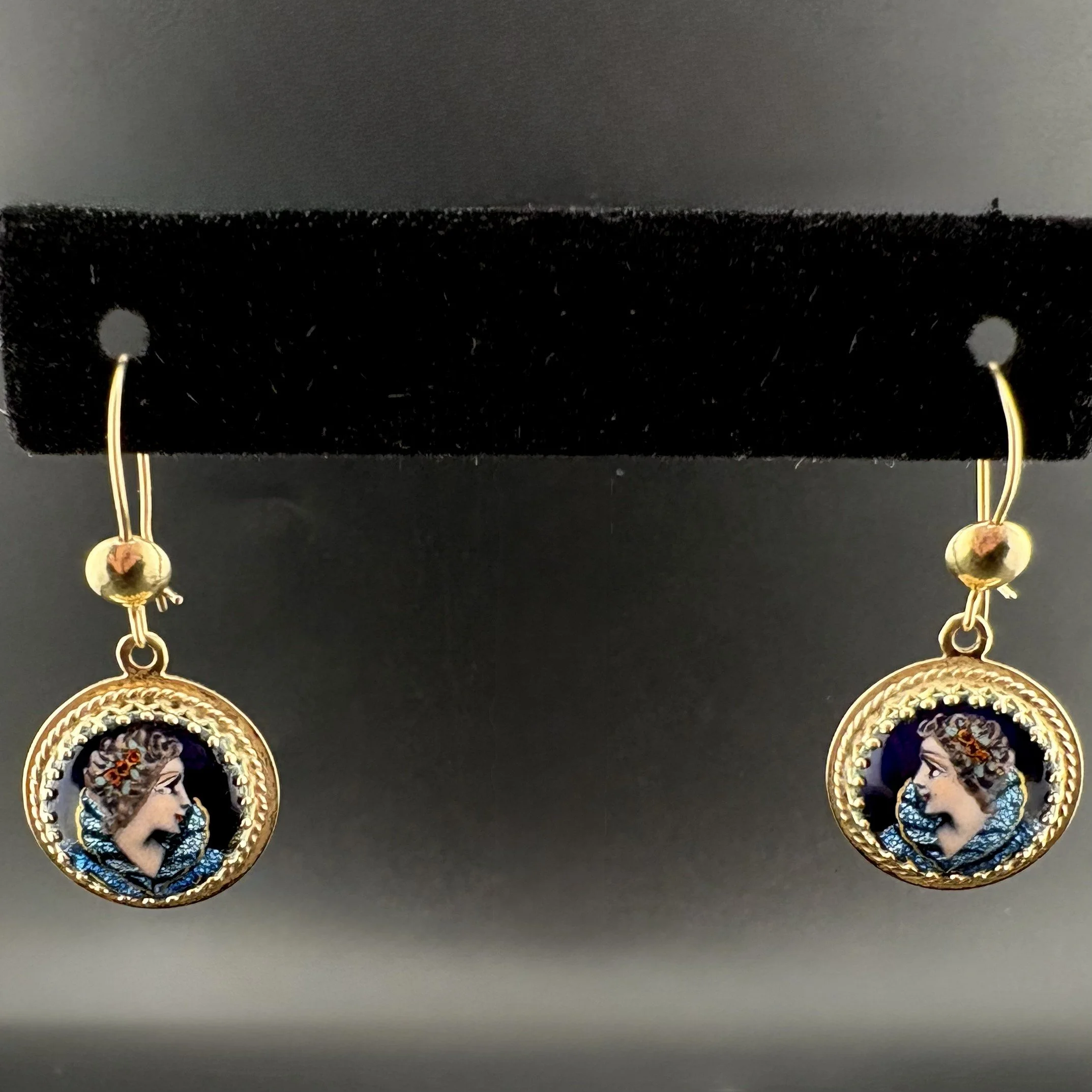 LADY4.jpeg
