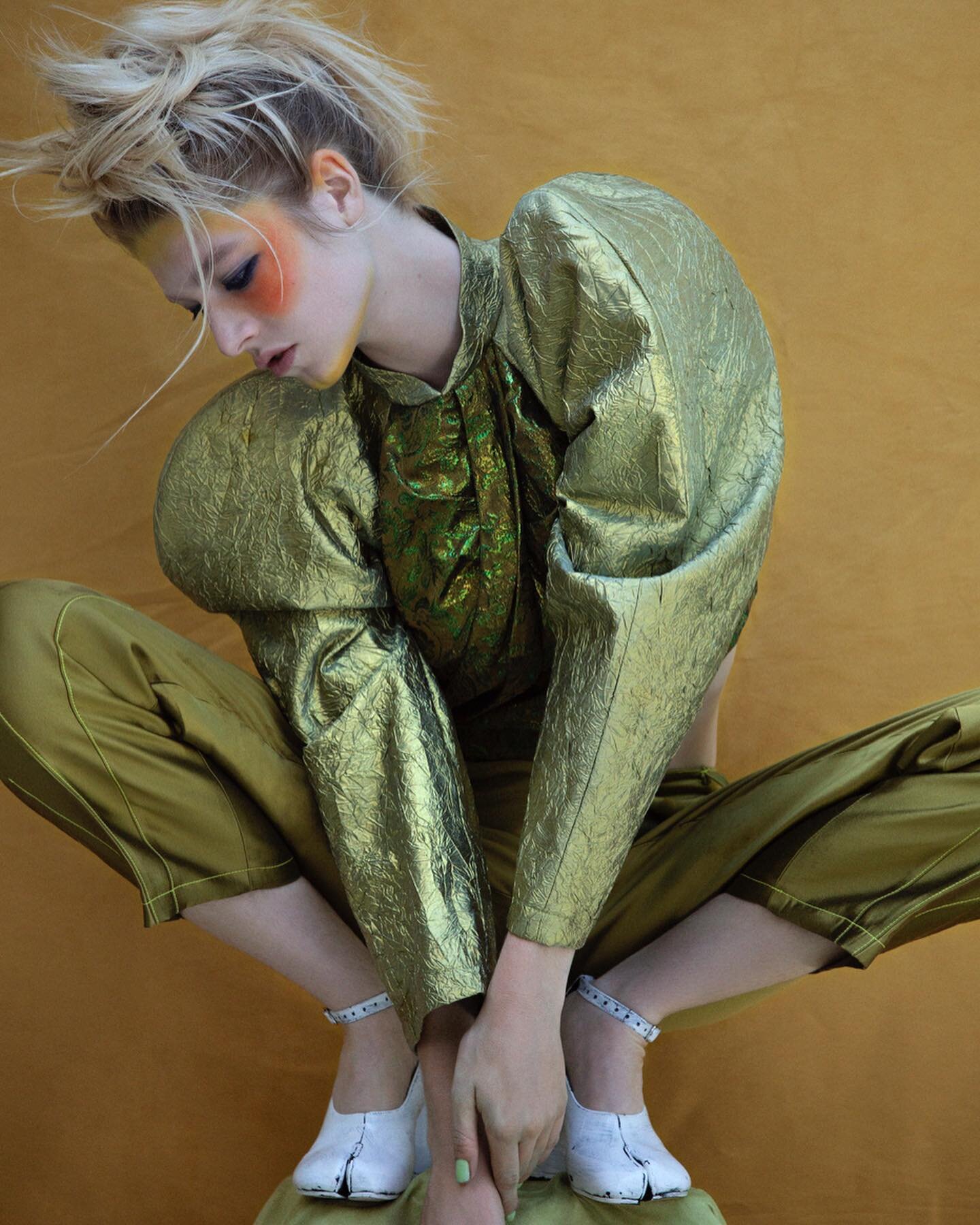 More from @hunterschafer x @allure cover story 💚💚💚
.
.
@hall.kathryne
@nathaliekirsheh @eugeneshevertalov @viewfindersnyla
.
Shot by @daniellamidenge
Styled by @nicolaformichetti
Makeup by @hollysilius
Hair by me #withvirtue