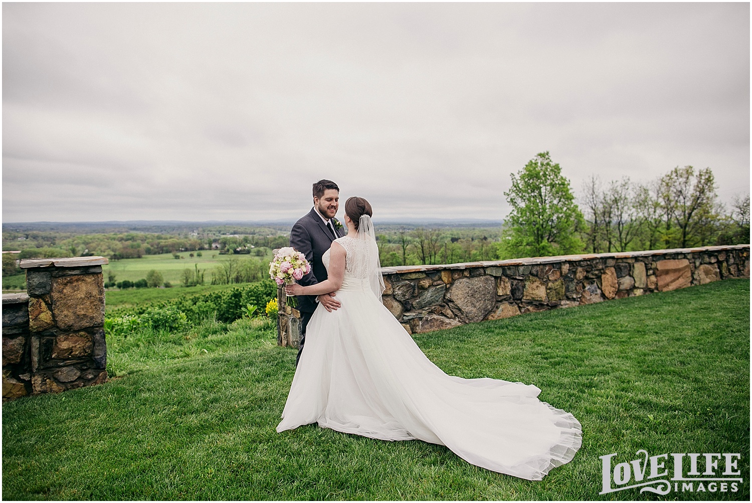 Bluemont Vineyard Wedding_0008.jpg