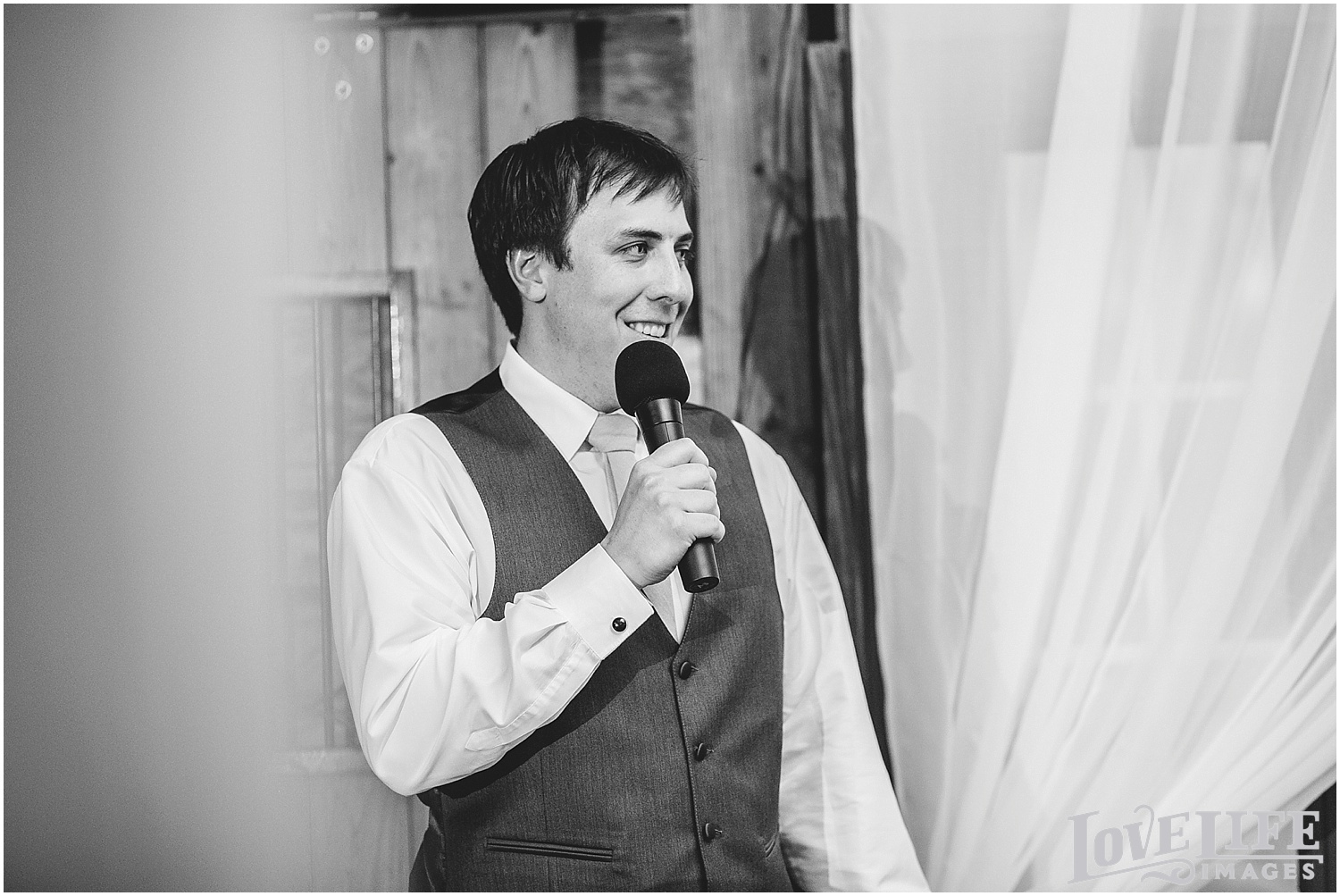 Bluemont Vineyard Wedding_0029.jpg