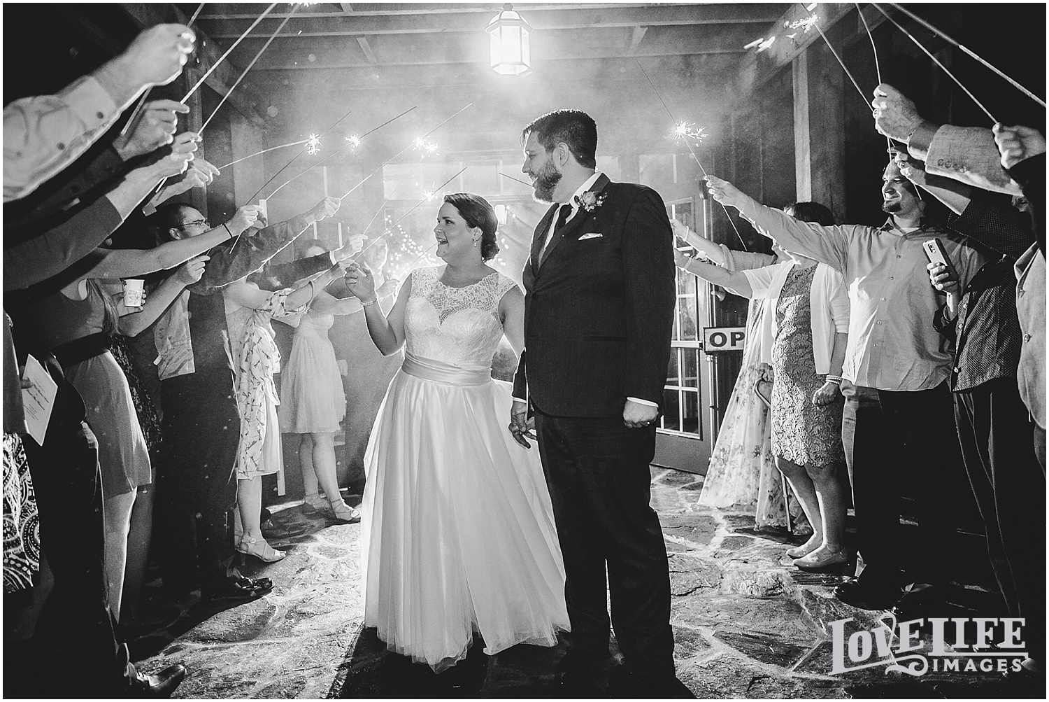 Bluemont Vineyard Wedding_0036.jpg