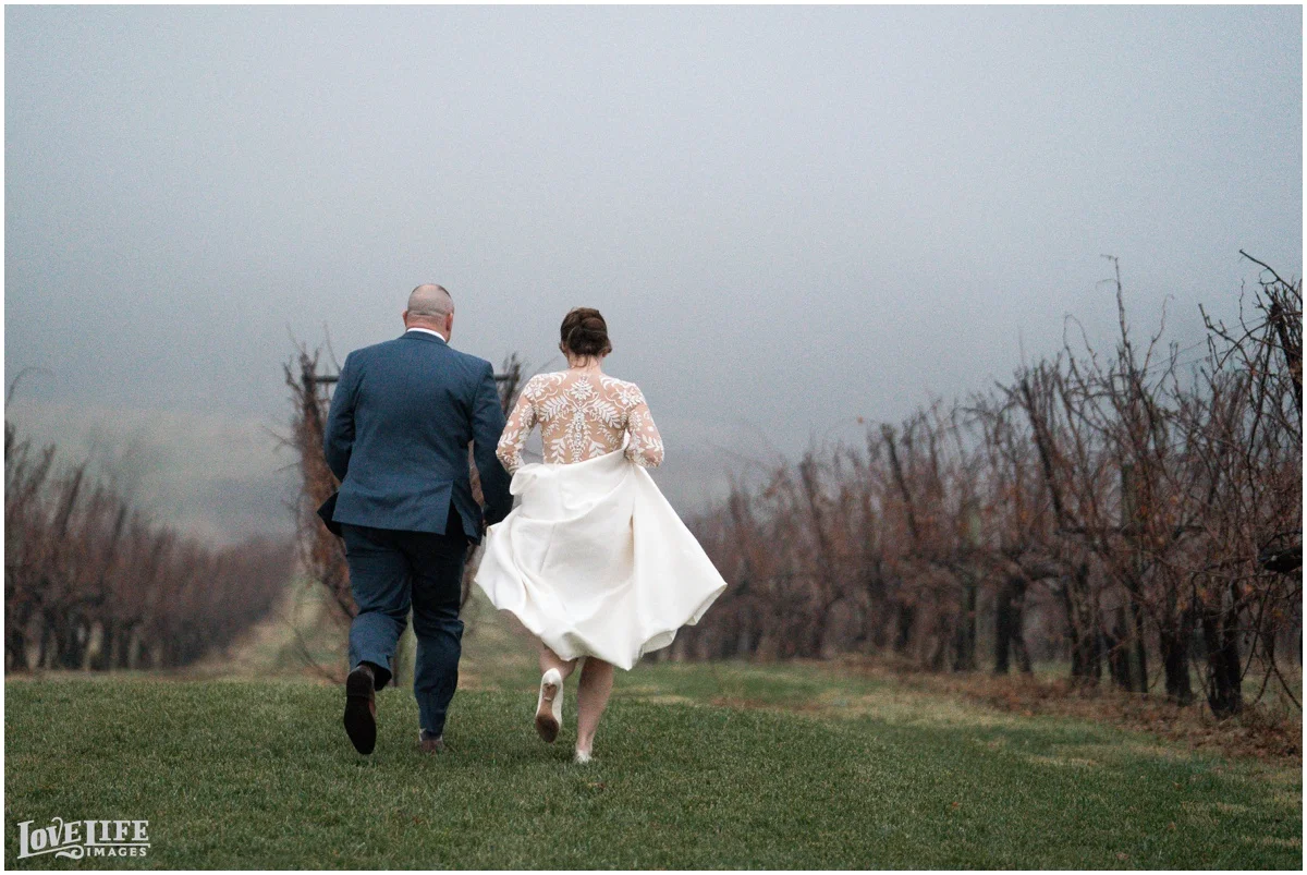 Breaux Vineyards VA Wedding_0009.jpg