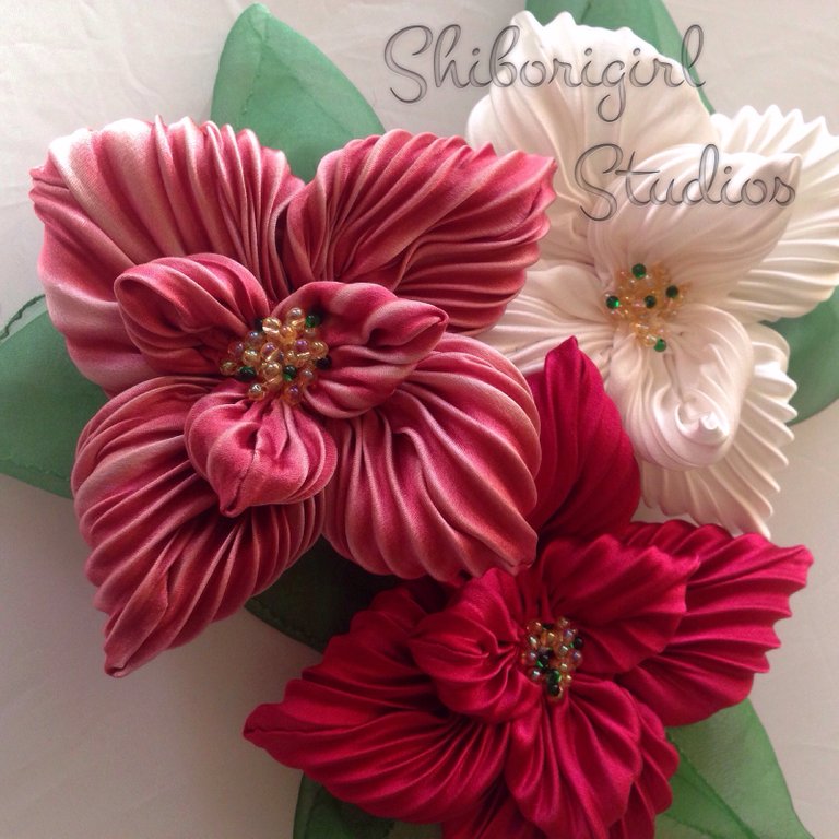 poinsettia_brooch_kit_.jpg