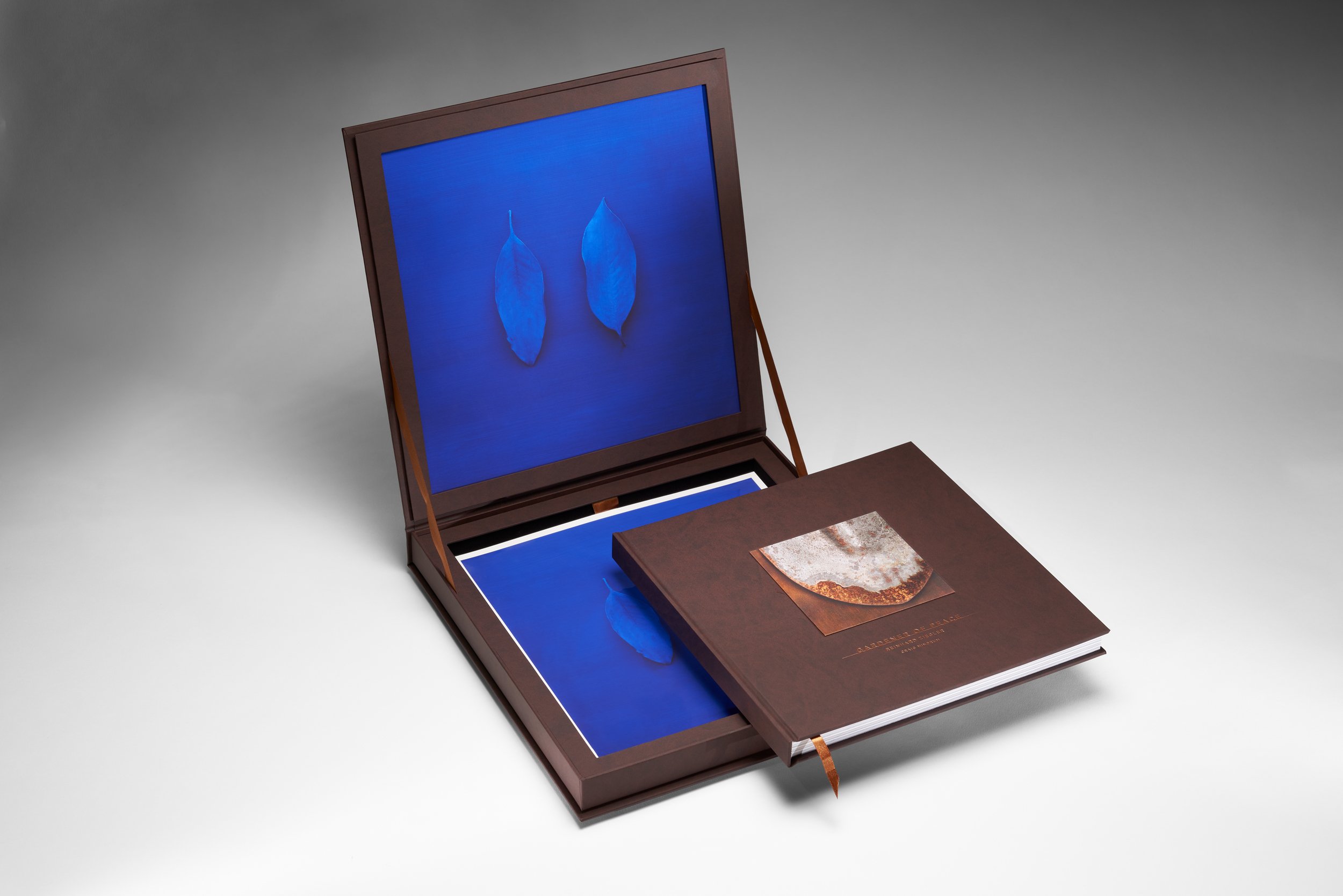 Gardener Book OpenBox Book Out3139.jpg