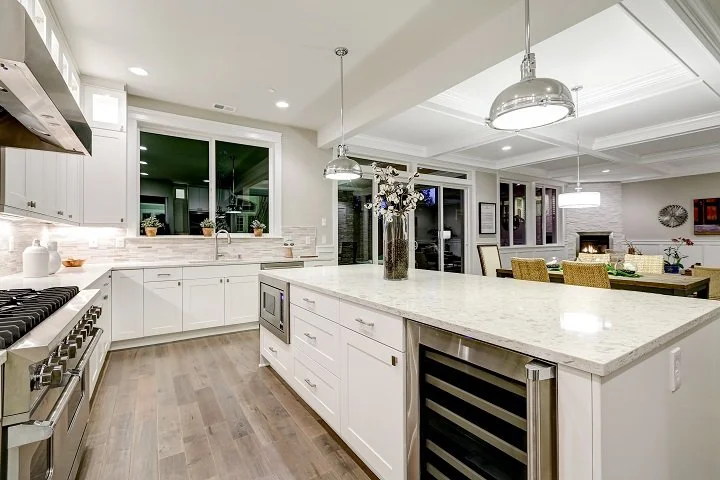 4 Advantages to Choose Quartz over Marble for Your Kitchen