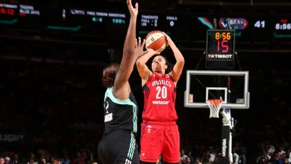 Toliver scoring a career-high 32 points off 9 3's. Nathaniel S. Butler/NBAE via Getty Images