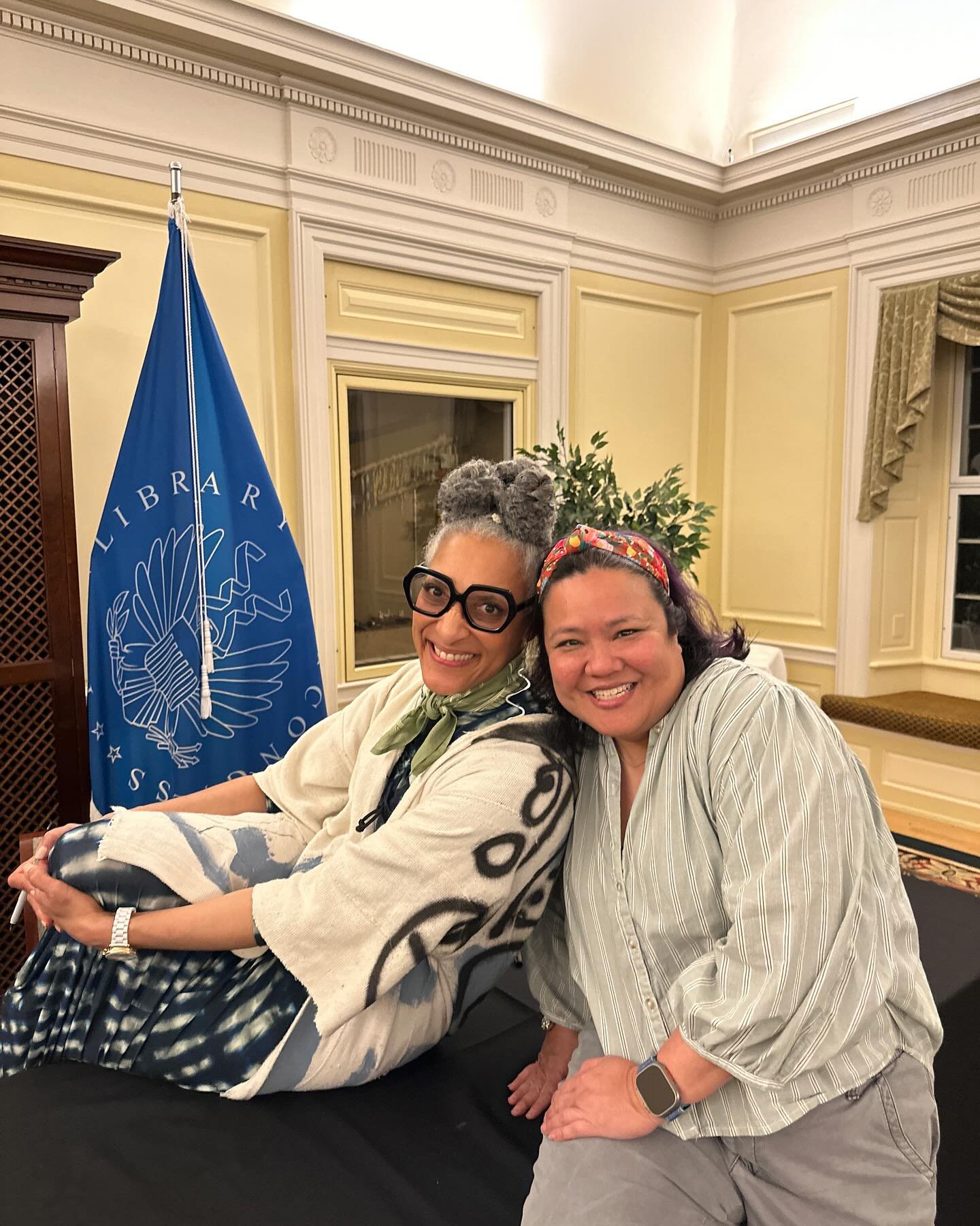 I met the incomparable @carlaphall. She is such a warm and funny person. She is the same entertaining person as on tv. I mean, we literally hopped up on the signing table for our photo. 
 
Many thanks to Carla and the @librarycongress for having us. 