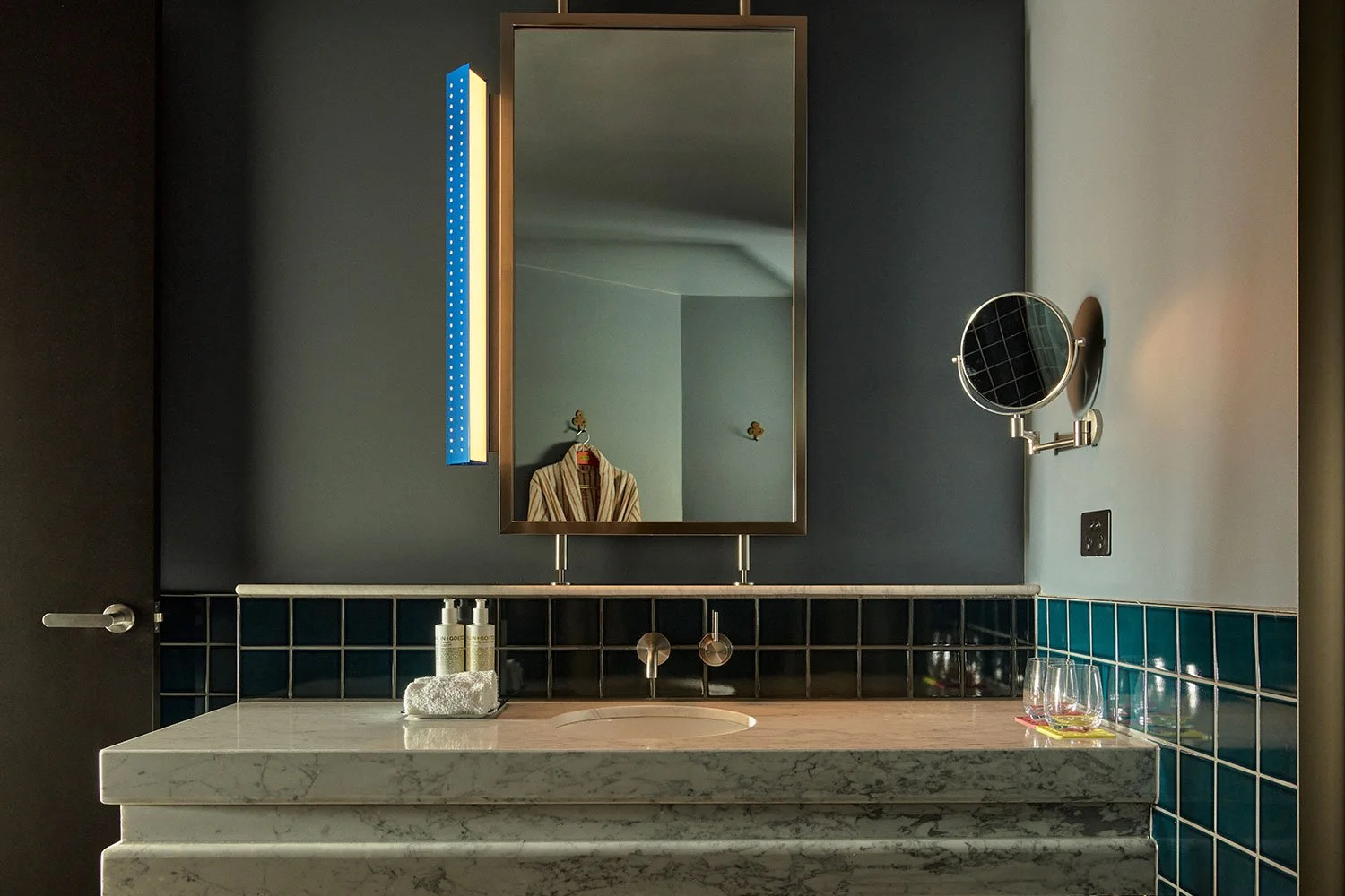 hannah-st-hotel_lookout-corner-suite-bathroom_anson-smart_2.jpg