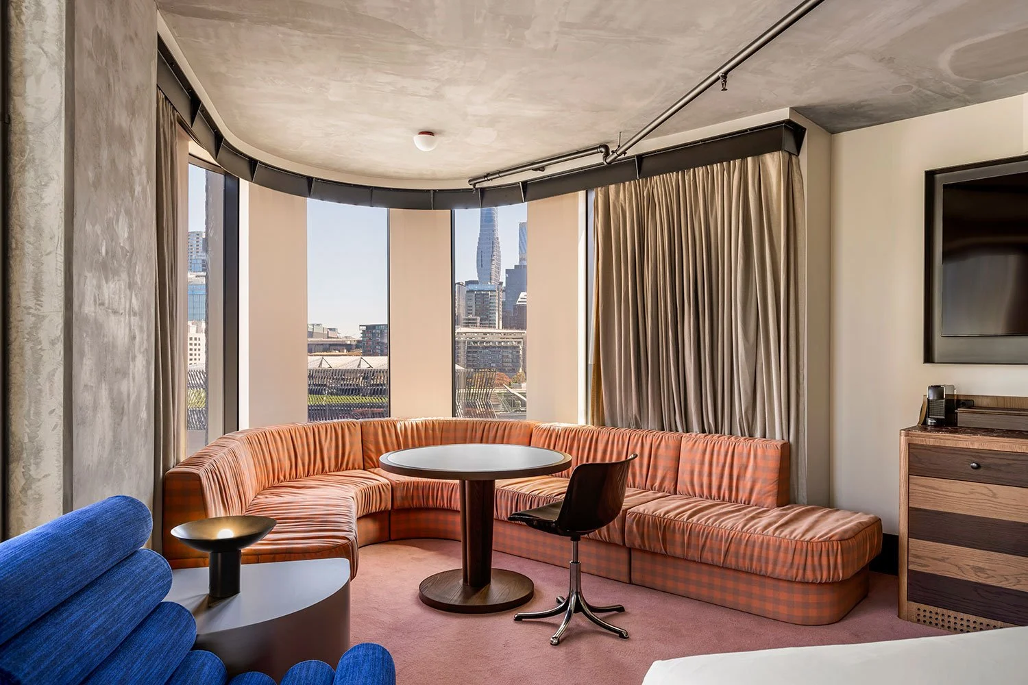 hannah-st-hotel_lookout-corner-suite_anson-smart_4.jpg