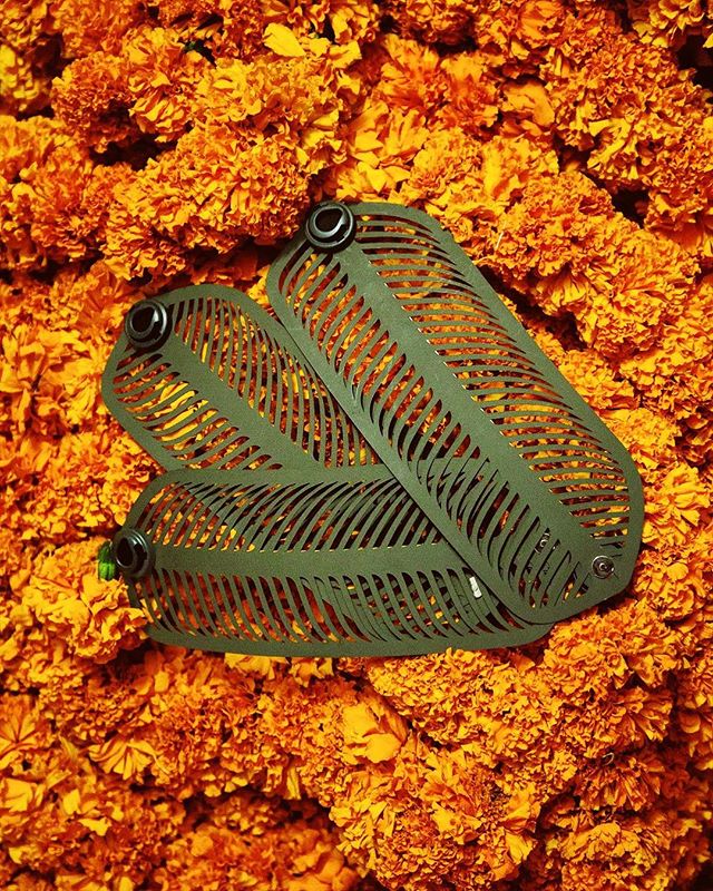 Our leaf Diahs waiting to be wrapped around a bunch of Marigold garlands for a wedding by @avenuesweddings
.
.
.
#prettythings #flatpacklight #Marigold #productdesign #light #design #india #designsg #weddings #weddingfavours #giftideas #instalove #instadaily #indianwedding #colour #colourtrends #bright #decor #homedecor