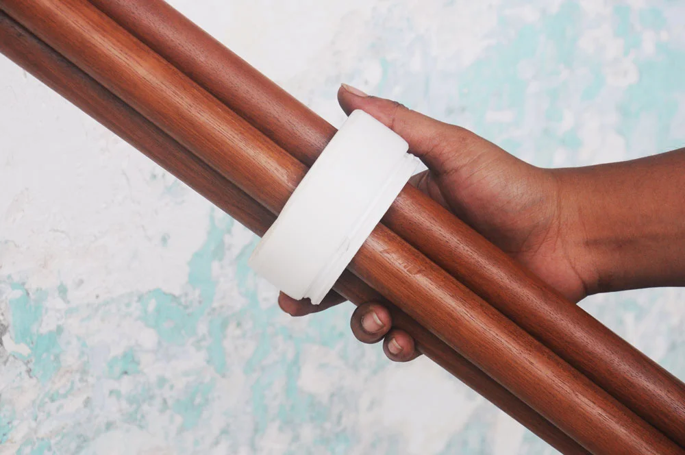 1. Twist and screw the white cuff upwards if you have a smaller pot. The higher the cuff the smaller the radius.