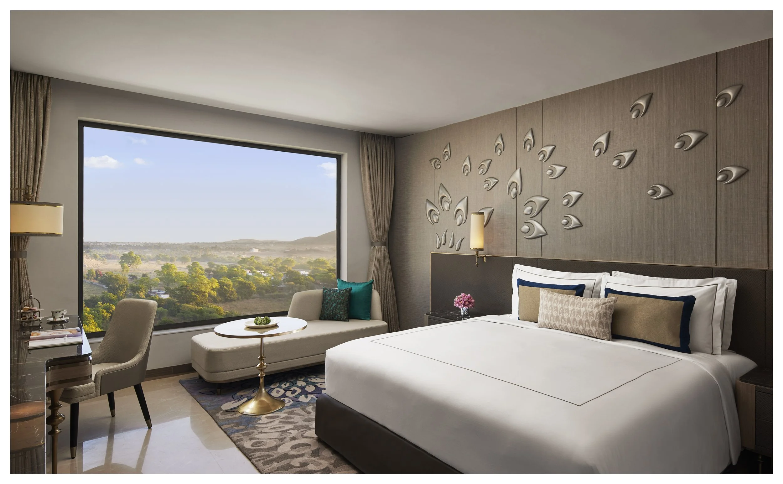 TAJ_JuniorSuiteBed_6532.jpg