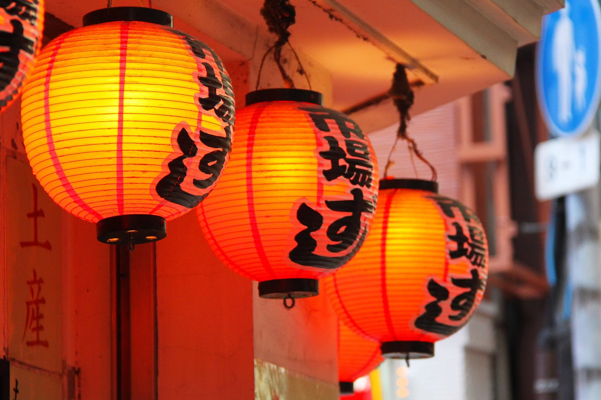 lantern-1736702_1920.jpg