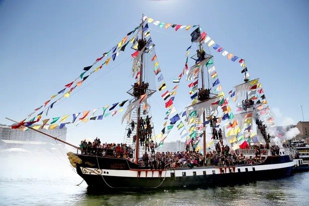 Gasparilla Scavenger Hunt Group Run