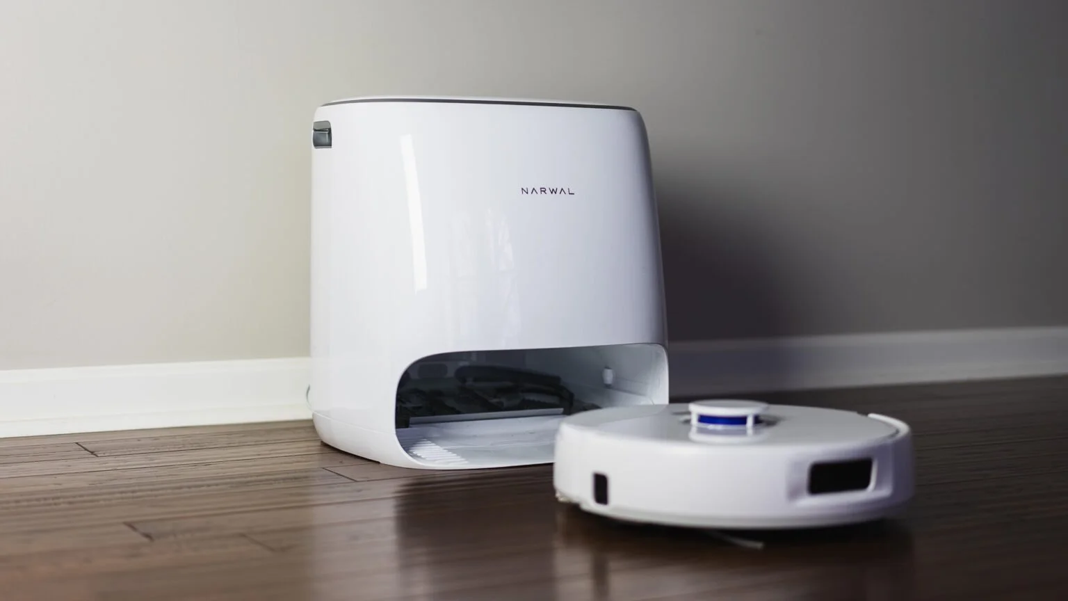 narwal freo x vacuum and base station