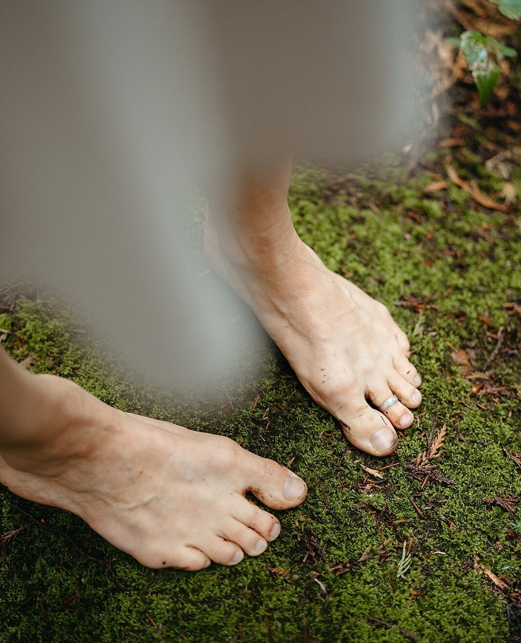 Jeg er n&aelig;rmest altid en mere rummelig mor, n&aring;r vi opholder os i naturen. Hemmeligheden er, at der bor s&aring;dan en slags spirituelt v&aelig;sen indeni mig, som har usynlige tentakler, der suger energi fra tr&aelig;ernes og jordens energ