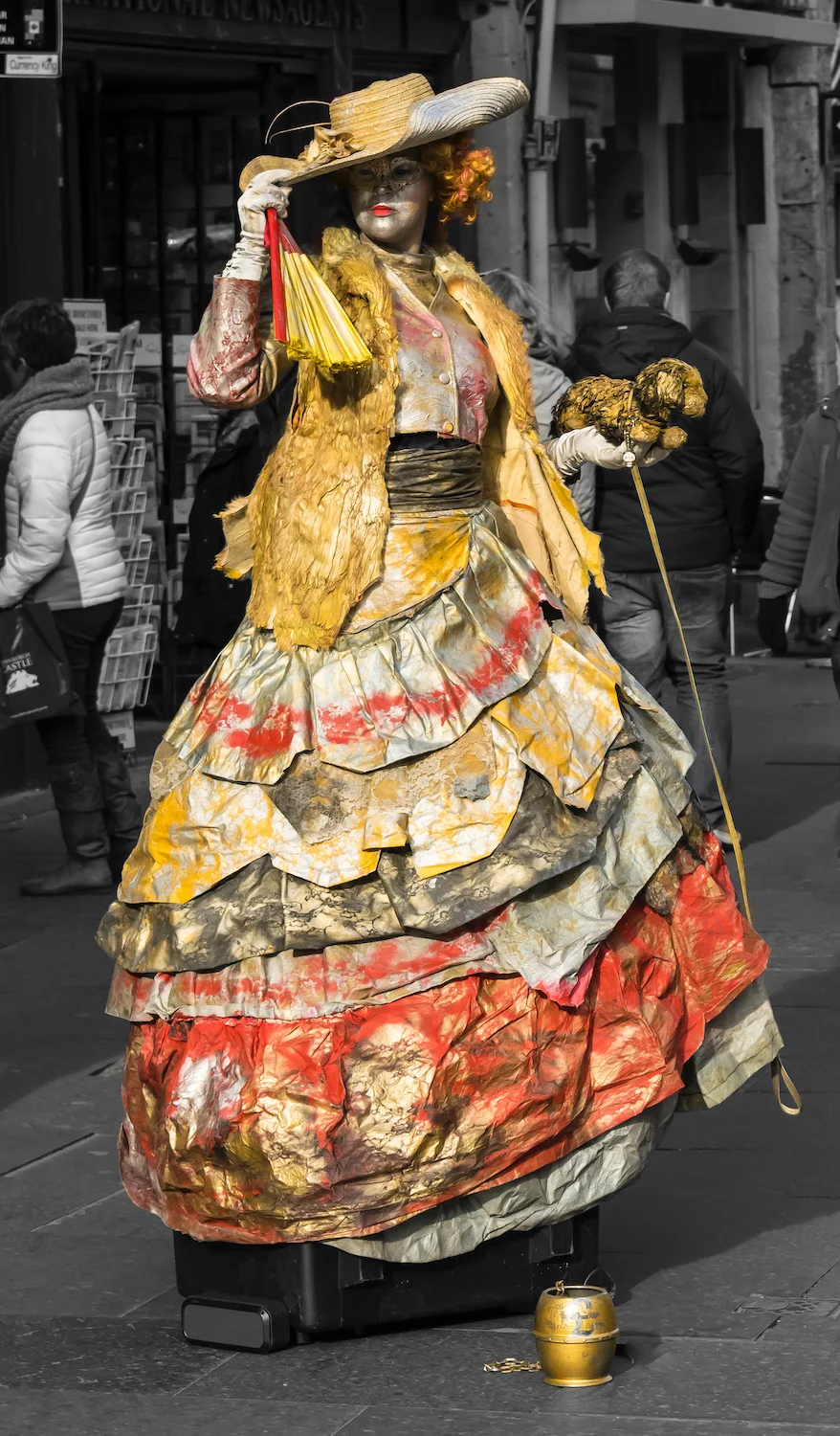 (497) Lady About Town, Street Performer, High Street, Royal Mile, Edinburgh, Scotland copy.jpeg