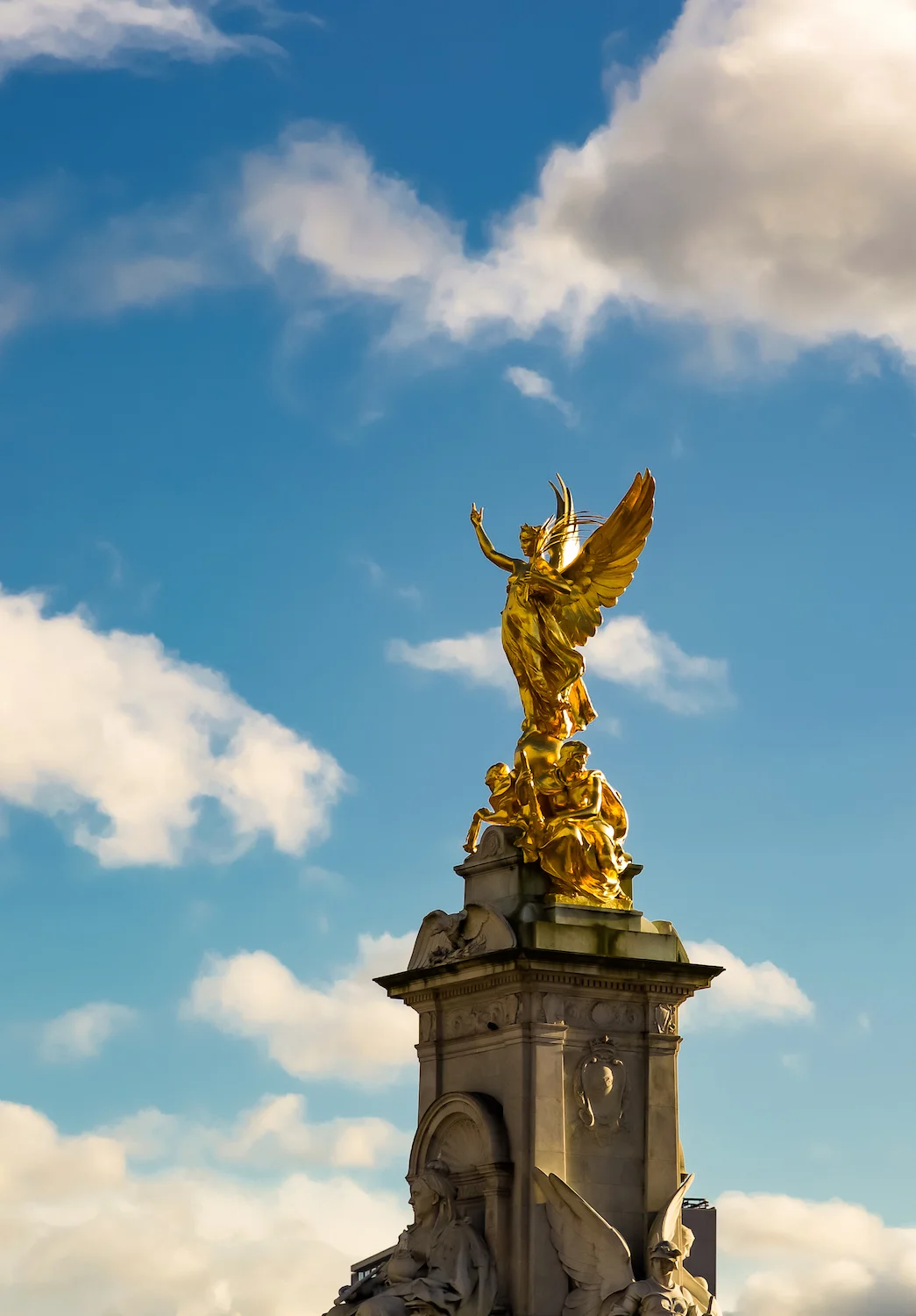 (27) The Victoria Memorial, Buckingham Palace, The Mall, London, England copy.jpg