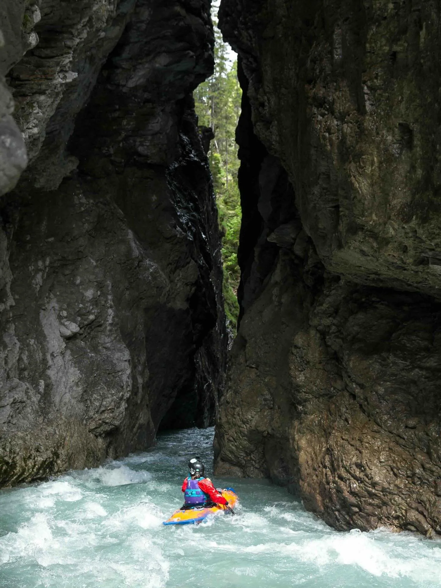 The Madaubach in the stunning Lechtal , Austria is certainly a special place. We first kayaked it in 2020 during those crazy Corona times. We were looking for an adventure close to our home in Austria and headed into this beautiful place to explore. 