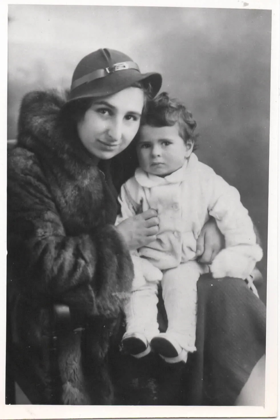 Eva in 1943 with her daughter, Sara's Aunt