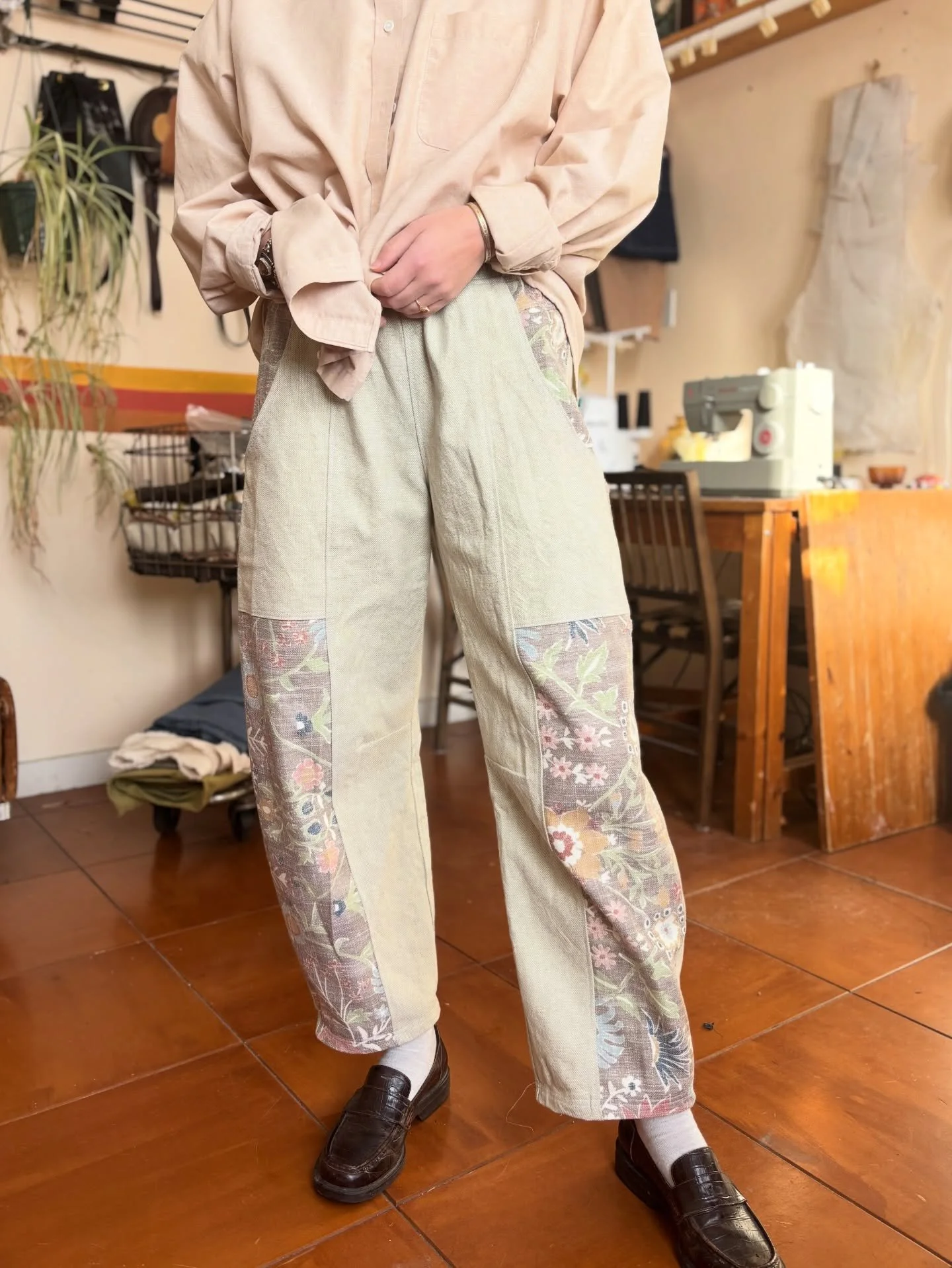 Starting out strong with Pair #1 for Batch #1 of 2026 Curry Pants🌸
&bull;
Another floral blocked pair I&rsquo;ve completely fallen in love with in a cotton/linen blend. These are the S/M 
And will be available in the full size run for the next drop 