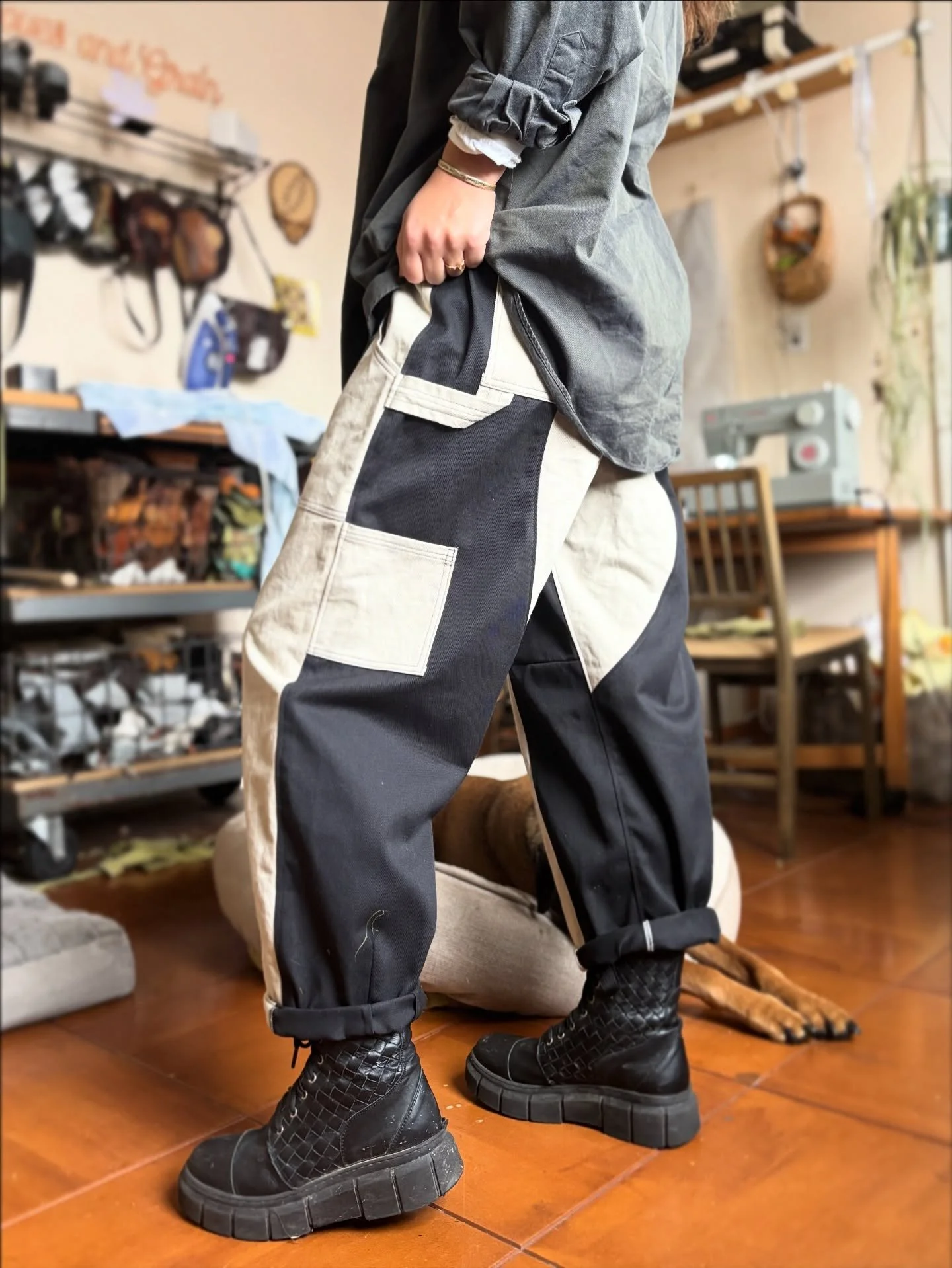 🔳 Storm Trooper vibes, but make it Fashion 🔲
&bull;
9oz Stone grey and Jet black Bull Denim &lsquo;curry pants&rsquo; 
&bull;
definitely a new favorite that&rsquo;s coming to the next drop. Right now I only have these in a S/M , but hoping to find 