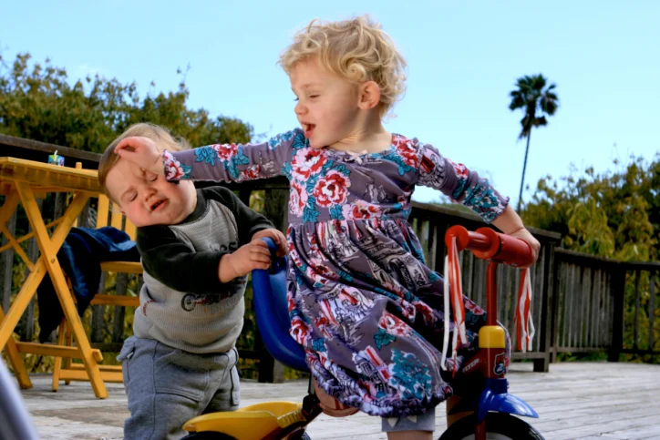 100842711-Children-arguing.jpg