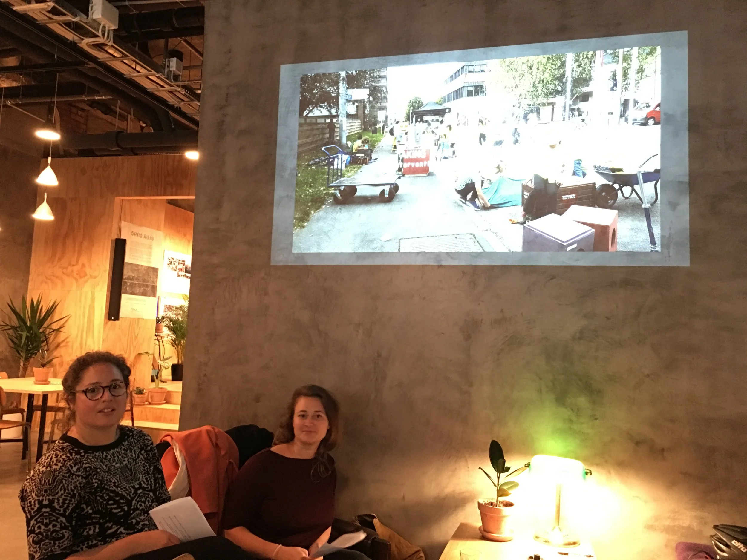 Tøyen Tegnelaboratorium holdt innlegg om diplomprosjektet fra Tøyen med fokus på løsningene for bilfritt byliv. Foto: Ewald