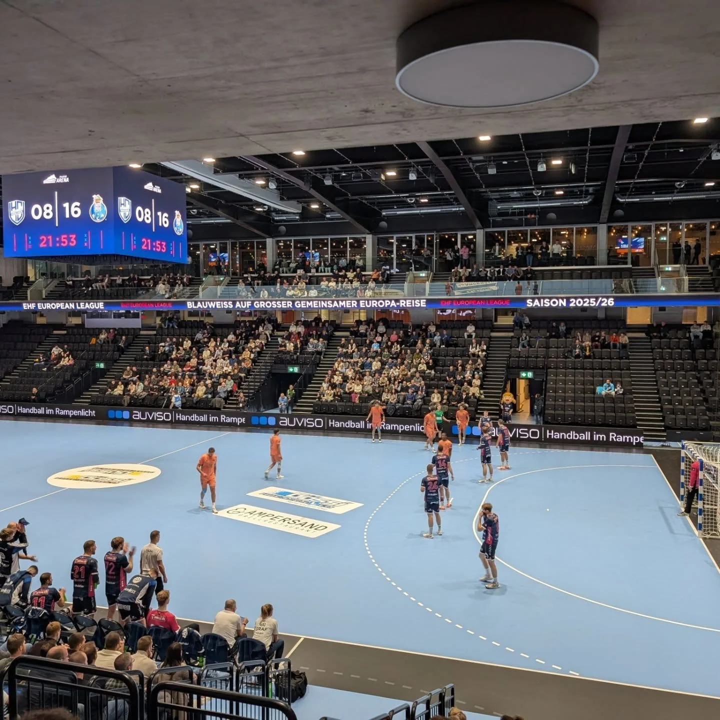 Herzlichen Dank an den @hckriensluzern f&uuml;r die Einladung an das gestrige Handballspiel in der @pilatusarena !

Im Rahmen von "Wir alle sind die Innerschweiz" l&auml;dt der HCKL alle Innerschweizer Handballvereine an eines ihrer Heimspi