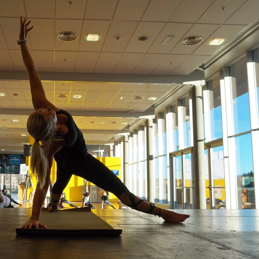 COSMO- core, Strength & Movement i solskinn.