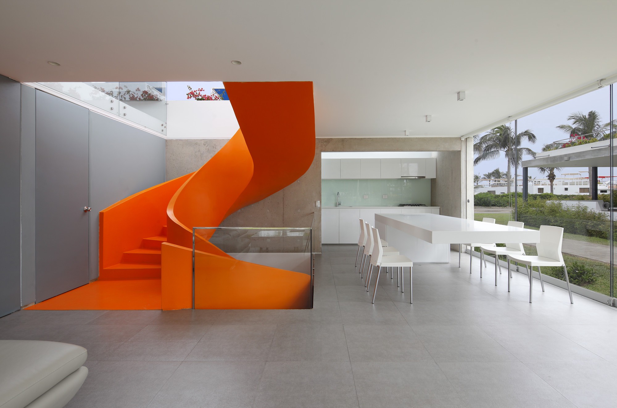Casa Blanca by Martín Dulanto | Juan Solano Ojasi