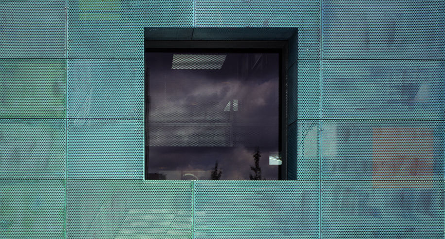 Sarphatistraat Offices by Steven Holl | Paul Warchol