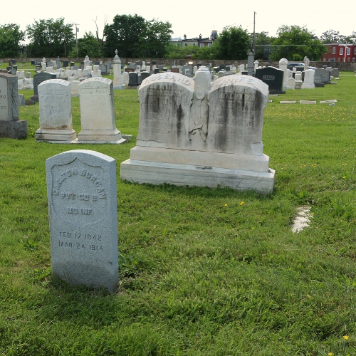 Location: Lot 211, Area V, Walk E1, Lot 10, South Side