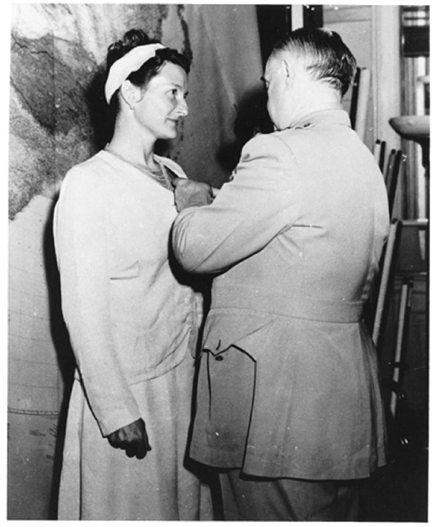 General William J. Donovan, Chief of the US Office of Strategic Services, awarded the Distinguished Service Cross to Virginia Hall on September 23, 1945. She declined a public event, preferring not to call attention to her war time identities. However, Hall's mother did attend. (Public domain photo)