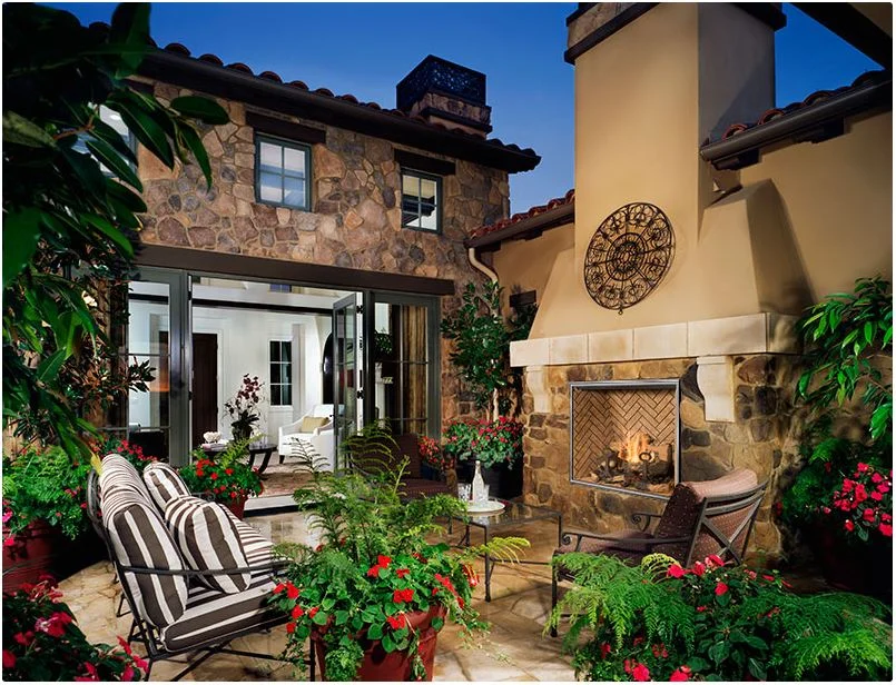 Creating a captivating focal point in your outdoor space, the TC42 Outdoor is the perfect combination of contemporary form and reliable function. Built to withstand the elements, all exposed components are reinforced with stainless steel while the disappearing ceramic glass protects the flames.