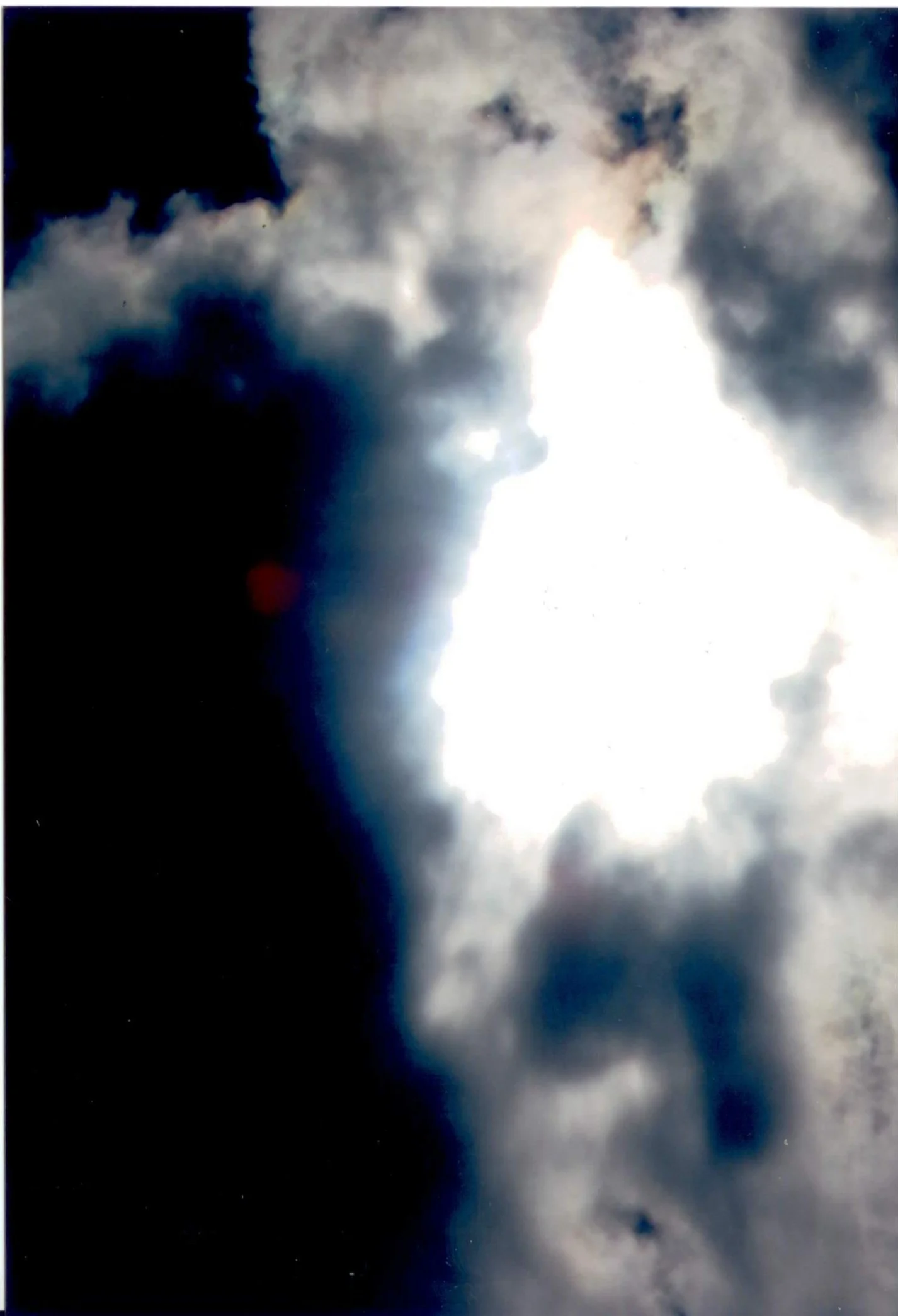 Questo si chiama il corpetto, è uno spirito carbonico che porta dolori ai piedi insoportabile. Le malattie spirituali non guariscono con le medicine. Si possono guarire con la preghiera.