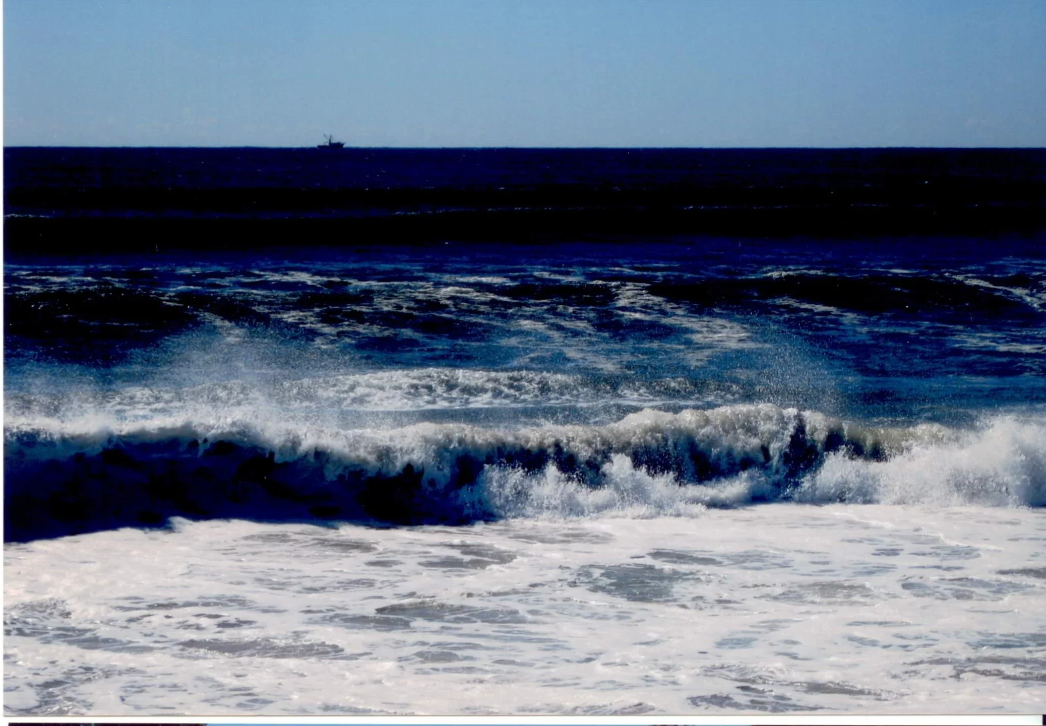 Questo spirito demoniaco era molto famoso. Lo spirito mandò 50 anime innocenti sul fondo del mare dall' abbattendo una nave senza nessuna pietà. Ma ora DIO UNIVERSALE protegge il suo popolo con i suoi soldati in spirito che aiutano per purificare e benedire tutti i luoghi pericolosi del mondo e portare pace alle famiglie.